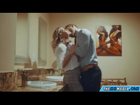 ❤️ Wanneer een rondborstige blondine je verleidt in een openbaar toilet Quality sex at us ❤